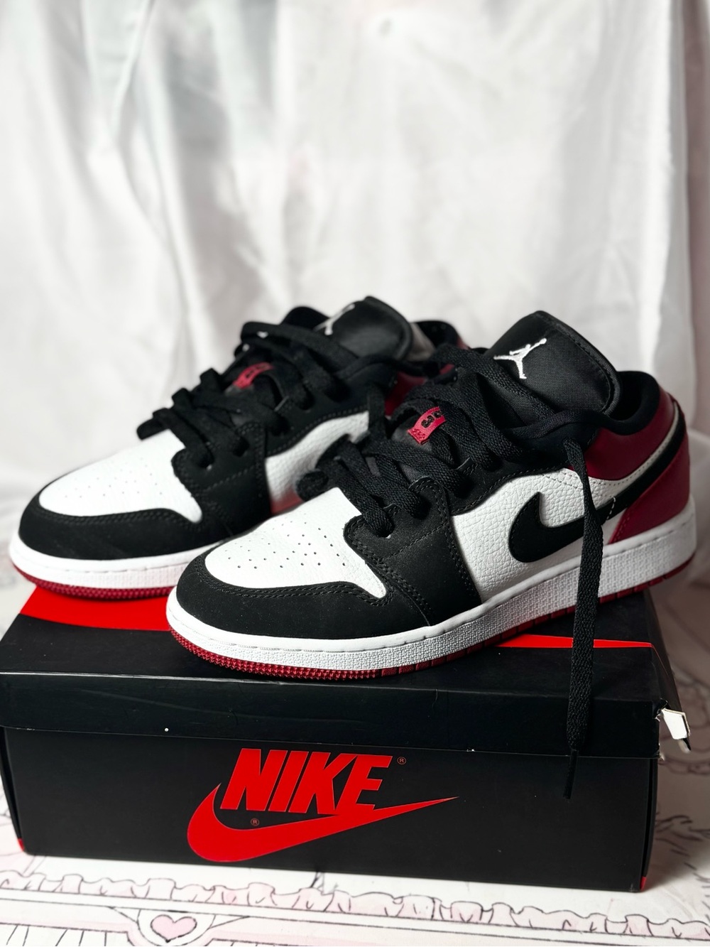 Air Jordan 1 Low GS Black Toe 2019 - Picture 2 of 6